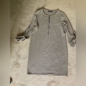 Very cute poly spandex front zipper in excellent condition sleeves up or down